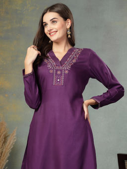 Nayam by lakshita - Solid Embroidered Rayon Straight Kurta with Trouser (Set of 2)