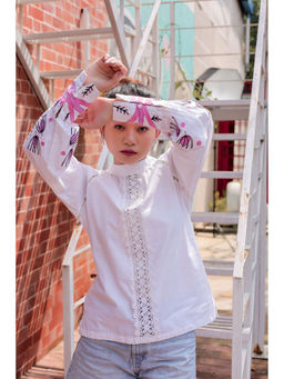 OSKOS - White Raglan Top with Lace Detailing and Applique Work