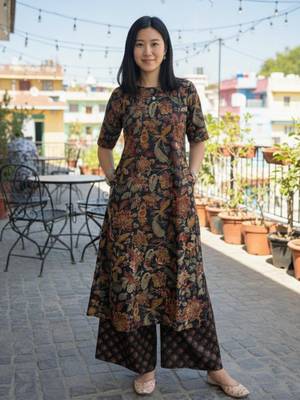 Buy Gahan Women's Black Rayon Blend Printed Kurta with Palazzo (S)