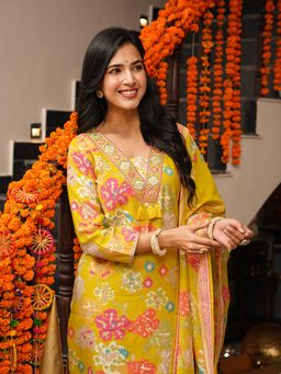 Vaamsi - Yellow Floral Printed Straight Kurta with Pant and Dupatta