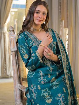 Vaamsi - Women Blue Viscose Rayon Ikat Straight Kurta With Pant & Dupatta