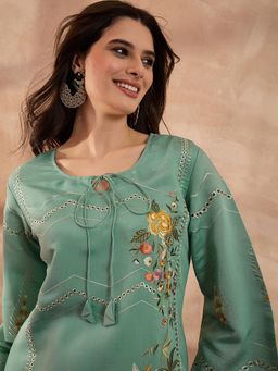 Vaamsi - Green Floral Three Fourth Sleeves Kurta with Pant