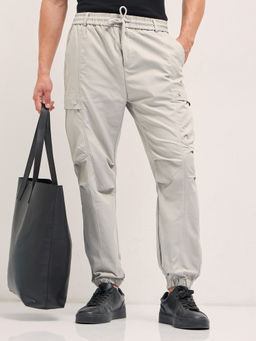 The Bear House - Men Grey Relaxed Solid Cargo