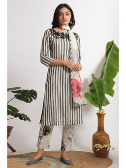 W - Embroidered White and Black Crepe Kurta and Pant & Dupatta (Set of 3)