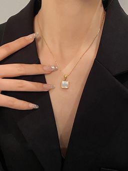 Peora - Mother of Pearl Studded Gold Plated Pendant Chain Necklace