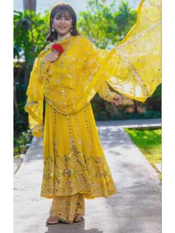 Gopi Vaid - Hina Khan In Cheshtha Yellow Anarkali Kurta with Pant and Dupatta