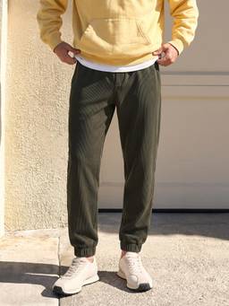 The Indian Garage Co - Men Relaxed Fit Textured Cross Pocket Mid-Rise Joggers-Olive