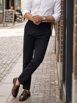 The Indian Garage Co - Men Slim Fit Solid Mid-Rise Chinos-Black