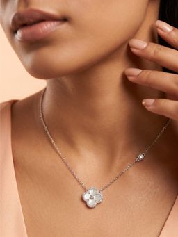 925 SILLER - 925 Pure Silver White Blossom Charm Floral Necklace