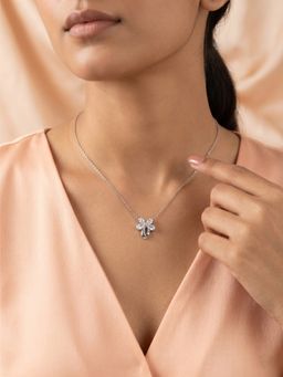 925 SILLER - 925 Pure Silver White Sparkling Clover Bloom Necklace