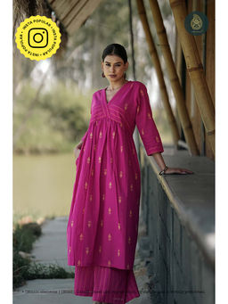 Ethnic Elements - Stitched Cotton Rose Ambe Kurta With Pant