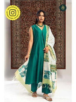 Ethnic Elements - Stitched Kurta And Bottom With Dupatta Suit Set - Emerald Green And Sanganeri