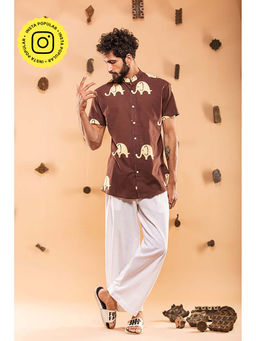 Fancy Pastels - Ein Elefant Brown Shirt