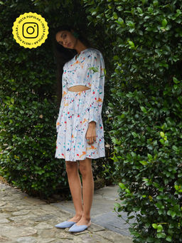 Happi Space - Hello Summer Reversible Knee Length Dress In Dainty Floral Print-white