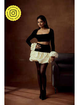 Lea Clothing - Women's Black Solid Crop Top