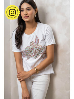 Label Swish - White The Daffodil Flower T-Shirt