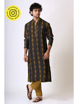 UDD DESIGN - Sangharsh Black Buti Kurta and Pant (Set of 2)