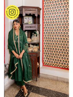 Zebein - Kanika Anarkali Kurta with Pant and Dupatta - Green