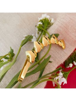 ORNAMAAS - Gold Blossoming Heart Earcuff