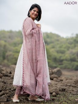 Suta - Off- White Pure Cotton Kurta with Pant and Dupatta