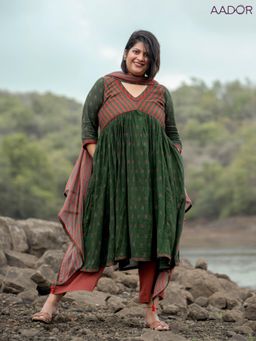 Suta - Dark Green Pure Cotton Kurta with Pant and Dupatta