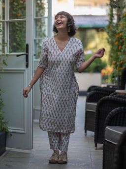 Suta - White/pink Pure cotton Kurta with Pant