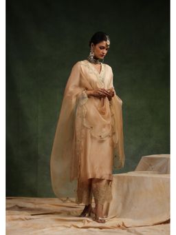 CHARU MAKKAR - Mocha Beige Ombre Three Fourth Sleeves Silk Kurta With Pant And Dupatta