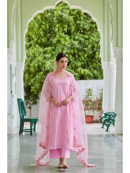 CHARU MAKKAR - Honey Bell Light Pink Three Fourth Sleeves Chanderi Kurta With Pant Dupatta