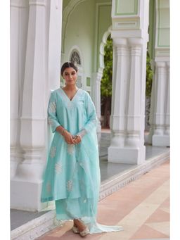 CHARU MAKKAR - Quincy Blue Three Fourth Sleeves Chanderi Kurta With Pant And Dupatta