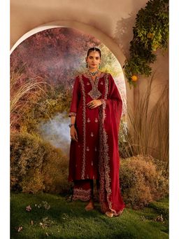 CHARU MAKKAR - Fiza Maroon Three Fourth Sleeves Chanderi Kurta With Pant And Dupatta