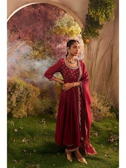 CHARU MAKKAR - Laila Maroon Three Fourth Sleeves Chanderi Anarkali With Pant And Dupatta