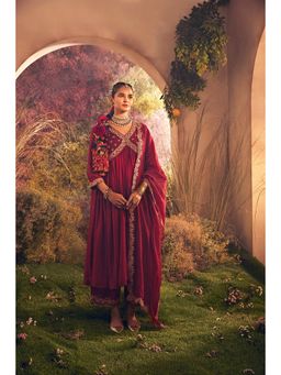 CHARU MAKKAR - Nura Maroon Three Fourth Sleeves Mul Kurta With Pant And Dupatta