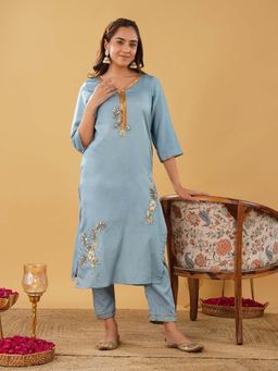Zuri - Women Blue Silk Blend Embroidered \Kurta with Pant