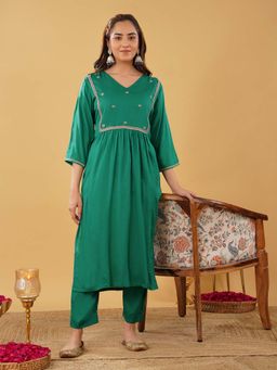 Zuri - Women Green Silk Blend Embroidered Kurta with Pant