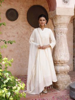 Sutra Art of Clothing - Handloom Off White Jamdani Kurta with Pant & Dupatta