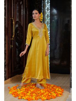LABEL MAE - Sunheri Noor Embroidered Kurti and Pant