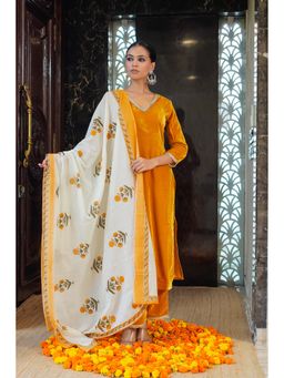 LABEL MAE - Sunheri Ziba Velvet Kurta with Pant & Dupatta