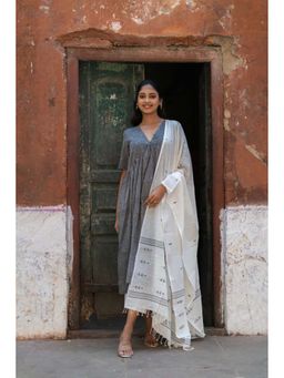 Sutra Art of Clothing - Handloom Grey Cotton Jamdani Kurta with Pant & Dupatta
