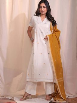 Sutra Art of Clothing - Handloom Off White Jamdani Birds Kurta with Pant Slip & Dupatta