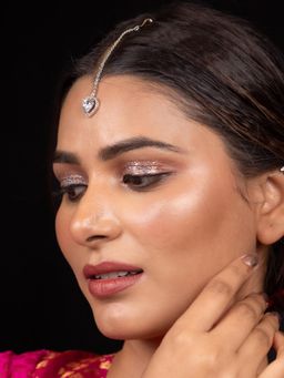 Niscka - White Silver-Plated Maangtikka with Zircon Heart Design