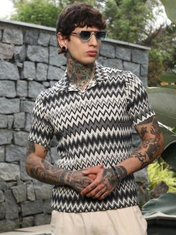 Campus Sutra - Mens Moon Grey and Off White Zig-Zag Knit Polo T-Shirt