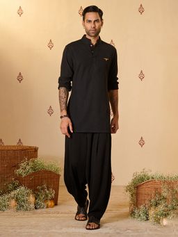 S&N by Shantnu Nikhil - Men Black Mandarin Neck Kurta