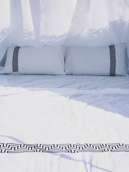 Veda Homes - Maze White Duvet Cover