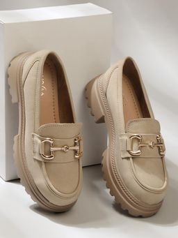 VALIOSAA - Cream Casual Block Loafers