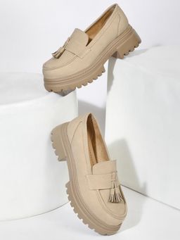 VALIOSAA - Cream Casual Block Loafers