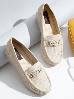 VALIOSAA - Cream Casual Slip On Loafers