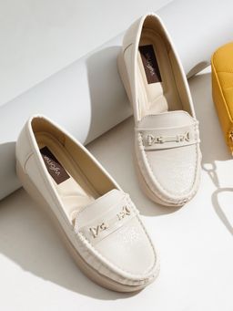 VALIOSAA - Cream Casual Slip On Loafers