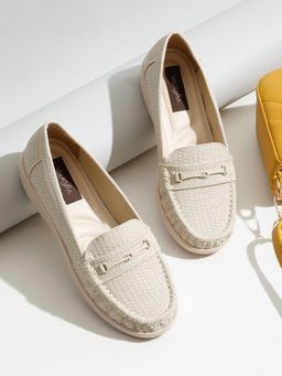 VALIOSAA - Cream Casual Slip On Loafers