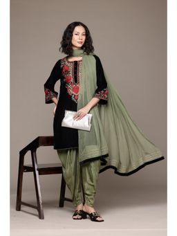 Aarke Ritu Kumar - Black Rania Velvet Kurta with Salwar and Dupatta (Set of 3)