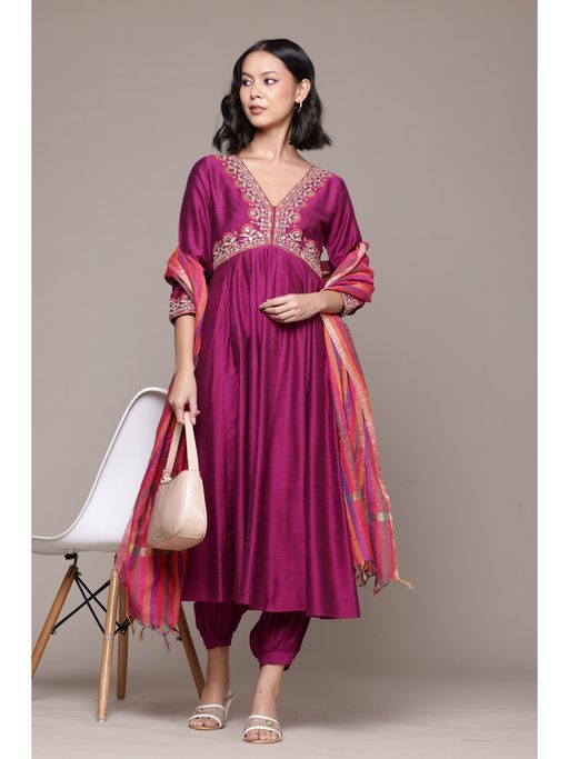 ritu kumar purple dress Buy Aarke Ritu Kumar Purple Tanishqa Solid Anarkali Kurta with Pant and  Dupatta (Set of 3) (XS) Online